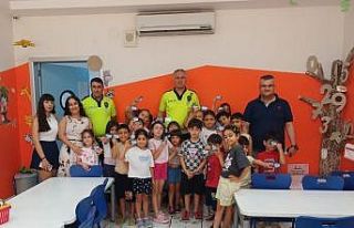 Mersin’de öğrencilere ve bakım merkezi çalışanlarına...