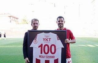 Mesut Özdemir, Pendikspor formasıyla 100. maçına...
