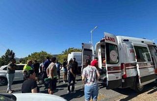 Minibüs yayaya çarptı: 1 yaralı