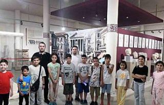 Minik arkeologlar müzeleri keşfediyor