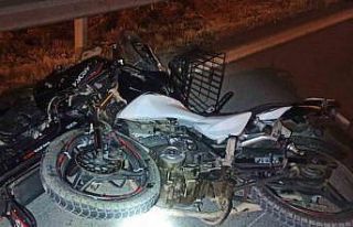 Motosiklet ile elektrikli bisiklet çarpıştı: 2...