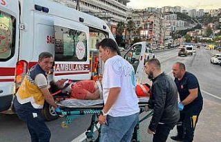 Motosiklet trafik levhasına çarptı: 1’i ağır...