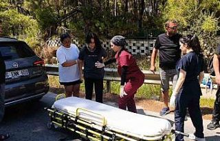 Motosikletle otomobil çarpıştı: 2 yaralı