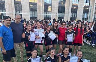 Moymulspor A Takımı voleybol turnuvasını şampiyon...