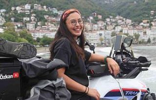 Mühendis kadın, motosikletiyle zorlu yolları kullanarak...