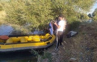 Muş’ta 3 kişi nehrin ortasında mahsur kaldı