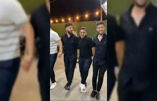 Muş’ta alçılı sağdıçtan düğünde halay...