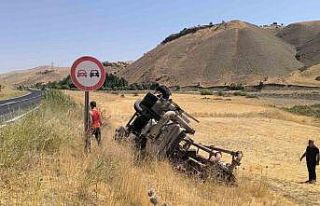 Muş’ta beton pompası yüklü tırı şarampole...