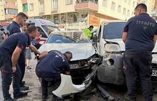 Muş’ta trafik kazası: 1’i çocuk 3 yaralı