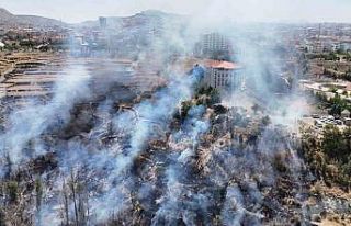 Nevşehir’de arazi yangını: Alevler emniyet müdürlüğüne...