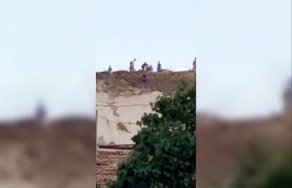 Nevşehir’de turist, fotoğraf çekerken vadiye...