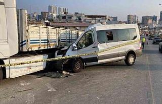 Öğrencileri Mersin’e tatile getiren minibüs kaza...