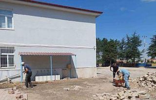 Okul idareci ve çalışanlarından örnek davranış