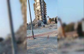 Osmaniye’de orta hasarlı bina tek dokunuşta yıkıldı