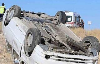 Otomobil şarampole takla attı: Anne ile kızı ölümden...