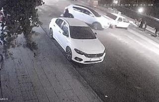 Otomobil, yaya geçidinde duran araca böyle çarptı:...