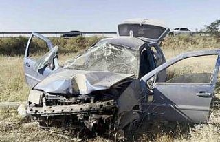 Otomobilin hurdaya döndüğü kazadan küçük sıyrıklarla...