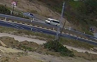 Otomobilin yaşlı adama çarptığı kaza anı kamerada