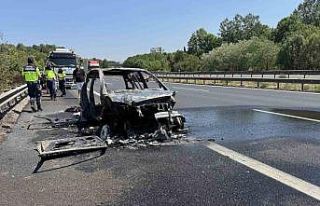 Otoyolda yabancı plakalı otomobil alev alev yandı,...