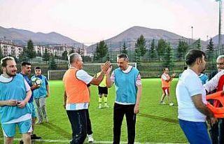 Özel gereksinimli bireyler protokol ile yeşil sahada...