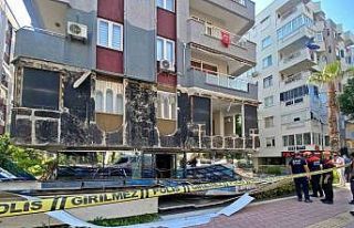 Özel laboratuvarın dış cephe kaplamaları çöktü,...