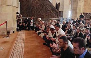 Özgür Özel Divriği Ulu Camii’de Cuma Namazı...