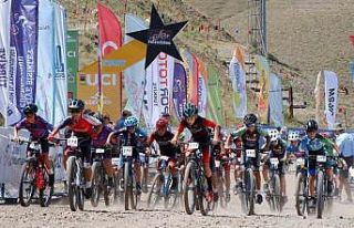 Palandöken’in zirvesinde pedal çevirdiler