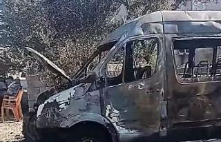 Park halindeki midibüs yandı