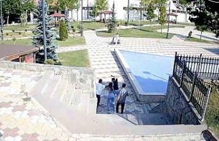 Parktaki çifti uyaran muhtar bıçaklandı: O anlar...
