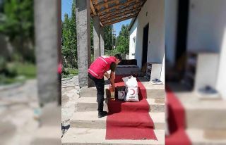 Patnos Kızılay Şubesi ihtiyaç sahiplerinin yanında