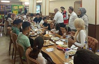 Patnos’ta çocuklara yemek etkinliği