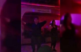 Pavyonda göbek attı, terfi aldı