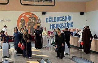 Pendik’te "Gelin - Kaynana" bowling mücadelesi...