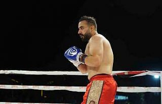 Polis memuru kick boks müsabakasında Pakistanlı...