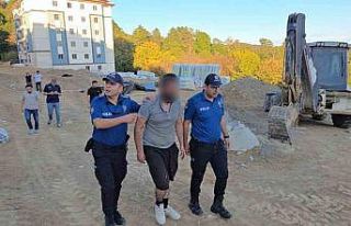 Polisin ikna ettiği şahıs çatıdan indi