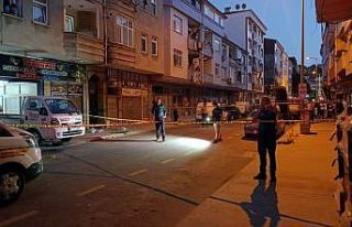 Pusu kurup alışverişten dönen adamı başından...