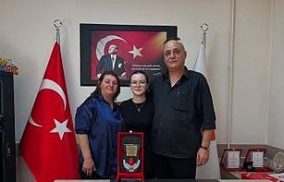 Rekor kan bağışına plaket