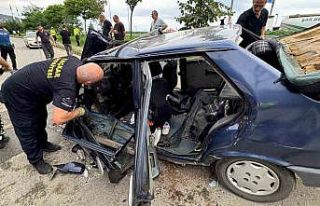 Rize’deki iki araç kafa kafaya çarpıştı: Aynı...