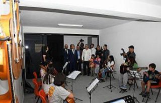 Samet Aybaba Spor Kompleksi yenilenen yüzüyle hizmet...