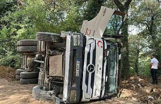 Samsun’da hafriyat kamyonu devrildi: 1 yaralı