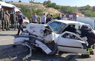 Samsun’da iki araç kafa kafaya çarpıştı: 1...