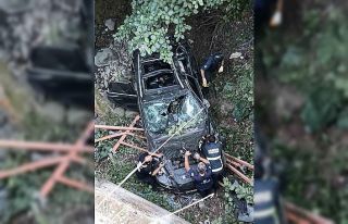 Samsun’da otomobil köprüden yuvarlandı: 12 yaşındaki...
