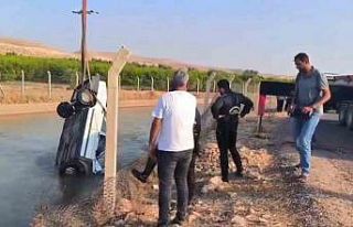 Şanlıurfa’da otomobil sulama kanalına düştü:...