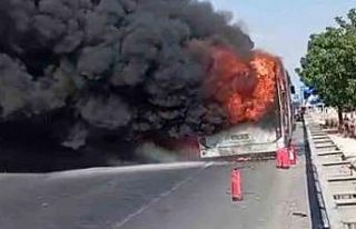 Şanlıurfa’da şehir içi yolcu otobüsü alev...
