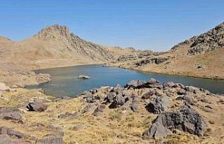 Sat Gölleri doğa tutkunlarını hayran bırakıyor