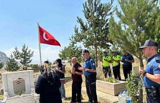 Şehit polis memuru kabri başında yad edildi