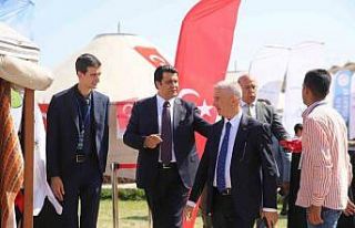 Şehitkamil Belediyesi Ahlat’ta yerini aldı