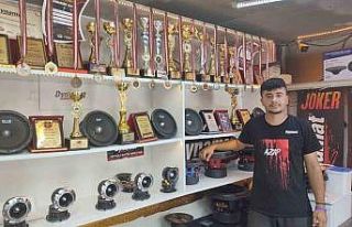 Ses tutkusunu mesleğe dönüştürdü