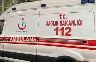 Seyir halindeki minibüsten düşen ebe hayatını...