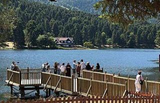 Sıcak havadan bunalan vatandaşlar soluğu Gölcük...